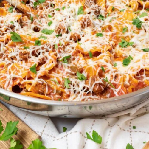 https://www.midwestlifeandstyle.com/wp-content/uploads/2022/02/One-Pan-Skillet-Lasagna-1-Midwest-Life-and-Style-Blog-500x500.jpg