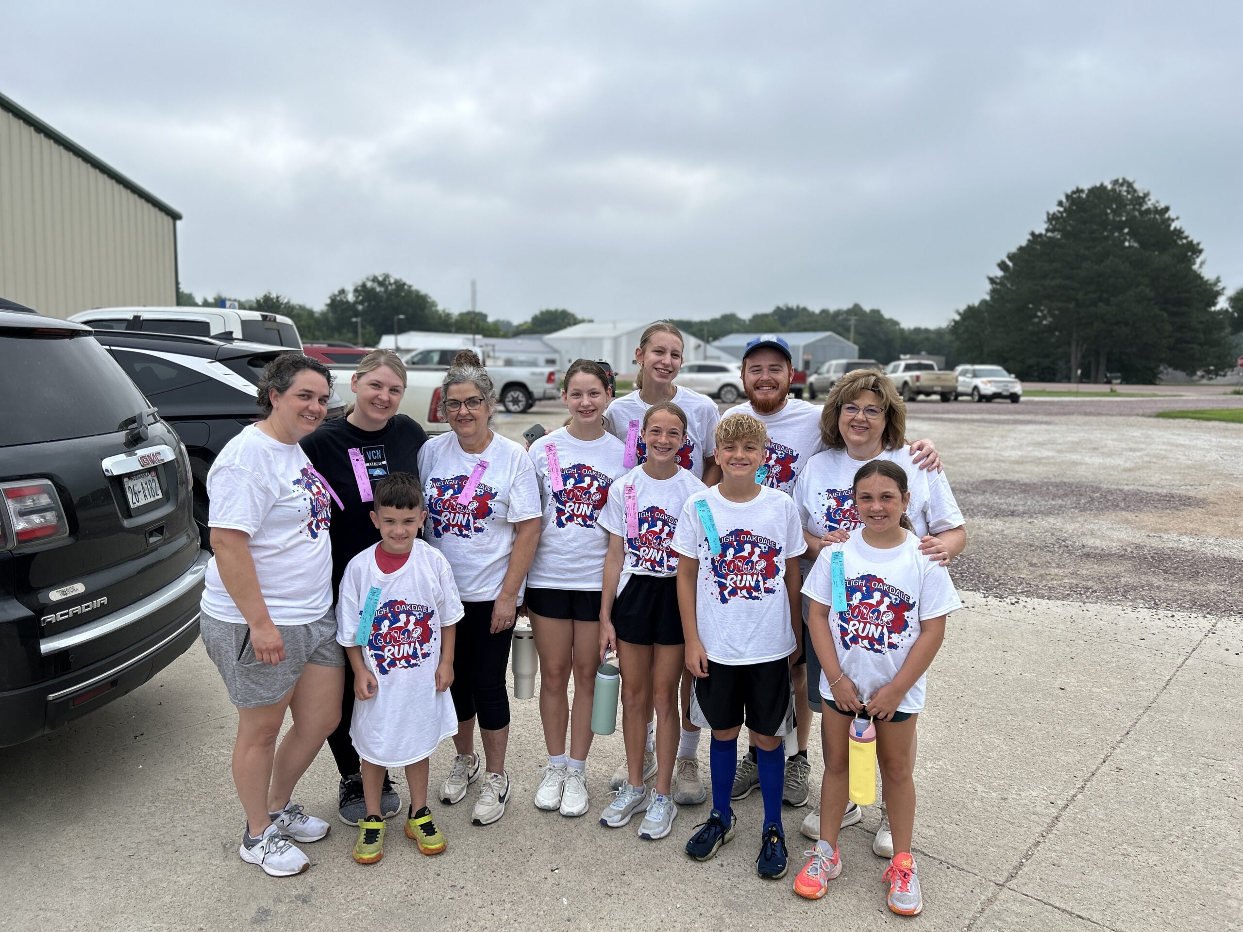 Extended family smiling before a 5k color run
